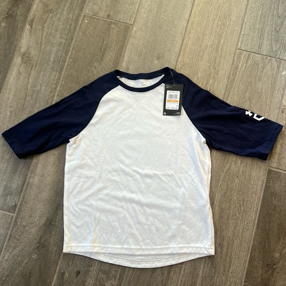 NWT Under Armour Youth Small baseball raglan